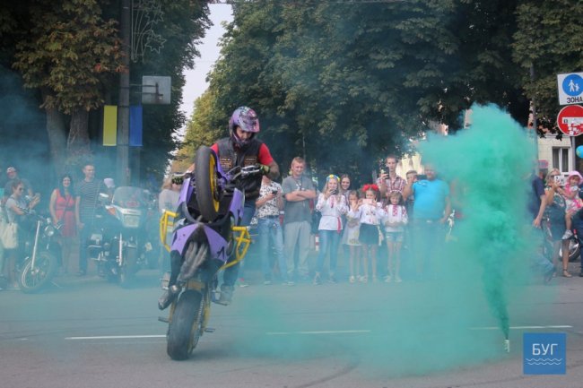 Рев моторів і вражаючі трюки: на Волині з'їхалися байкери. ФОТО