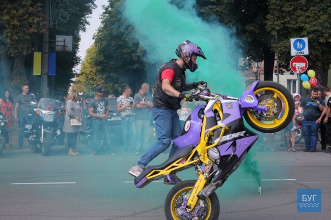 Рев моторів і вражаючі трюки: на Волині з'їхалися байкери. ФОТО