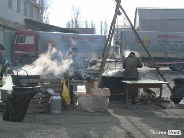 У Луцьку фірма замість новорічного корпоративу збирає гроші на АТО. ФОТО 