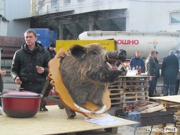 У Луцьку фірма замість новорічного корпоративу збирає гроші на АТО. ФОТО 