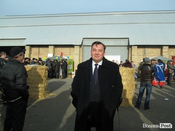 У Луцьку фірма замість новорічного корпоративу збирає гроші на АТО. ФОТО 