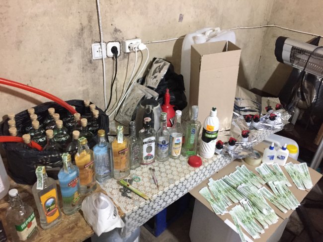 У Луцьку «накрили» підпільний цех, де виготовляли алкоголь. ФОТО