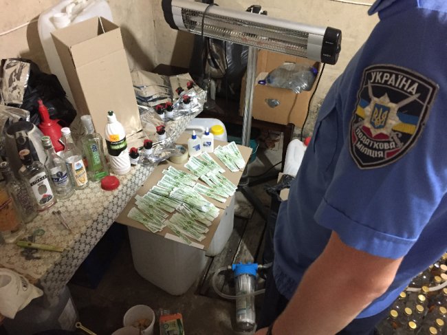 У Луцьку «накрили» підпільний цех, де виготовляли алкоголь. ФОТО