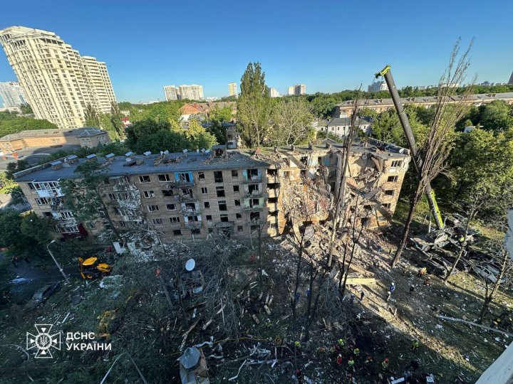 Ракета, що вдарила по будинку в Києві, знову пробила аж до підвалу, — Клименко Ракета, що вдарила по будинку в Києві, знову пробила аж до підвалу, — Клименко