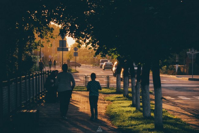 Курортне селище Волині у променях вечірнього сонця. ФОТО