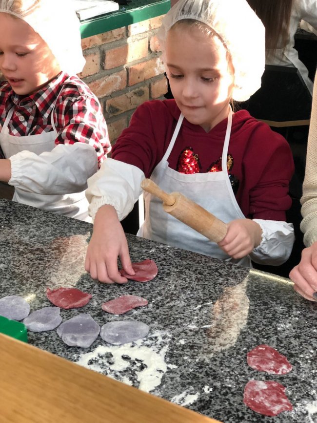 У «Промені» дітям влаштували смачне кольорове свято*