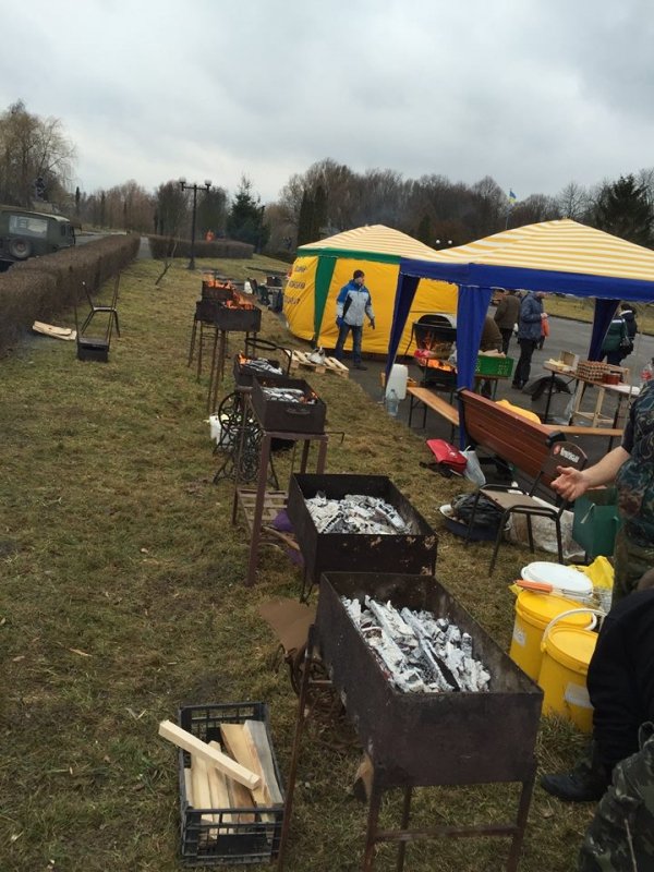 На Волині волонтери зібрали понад 54 тисячі для військових. ФОТО