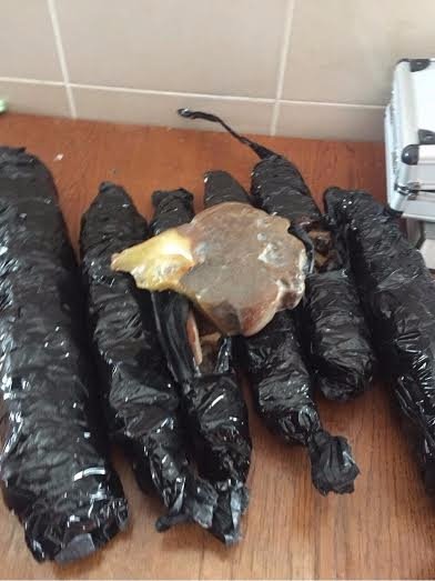 Волинянин хотів вивезти до Польщі 5 кілограм бурштину. ФОТО