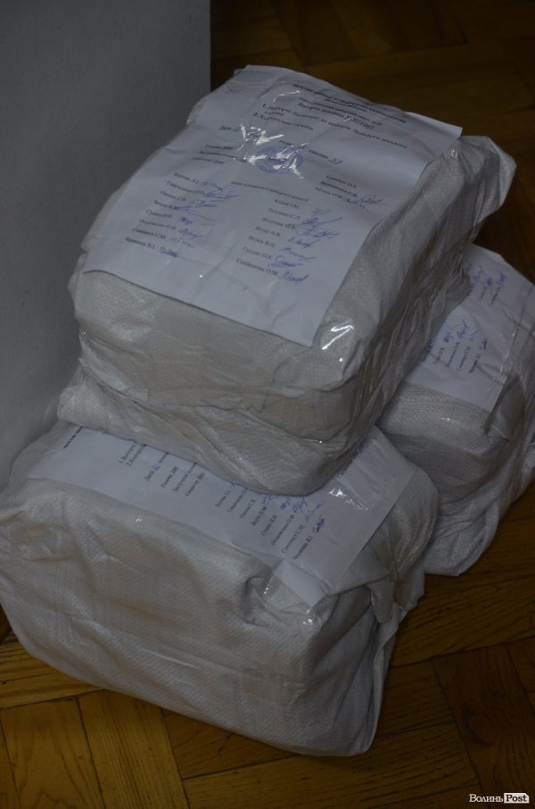 У Луцькраді сформувалась черга з членів ДВК.ФОТО