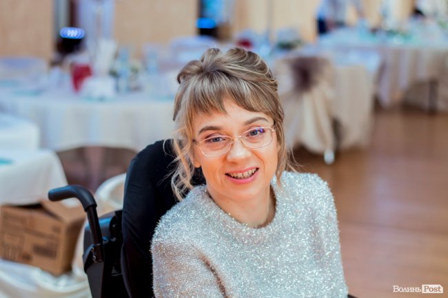 Бенкет, лімузини та королівські наряди: у Луцьку організували  свято для людей з інвалідністю. ФОТО