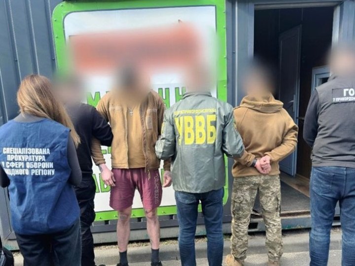 На Львівщині курсанта військового вишу підозрюють у незаконному переправленні людей за кордон
