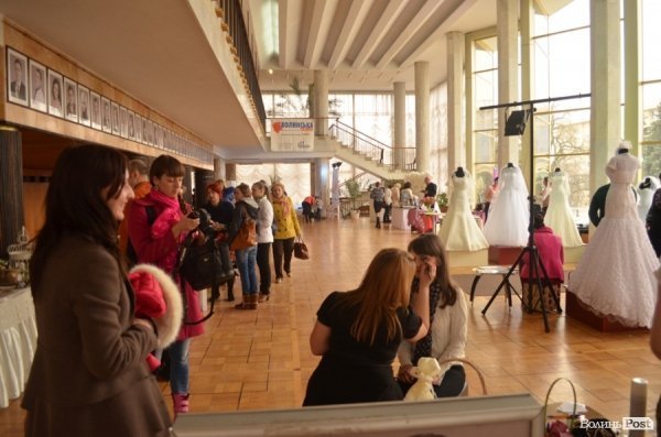У Луцьку показали «весілля по-новому». ФОТО