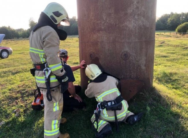 На Волині врятували сім’ю лелек, яка провалилась у водонапірну вежу. ФОТО