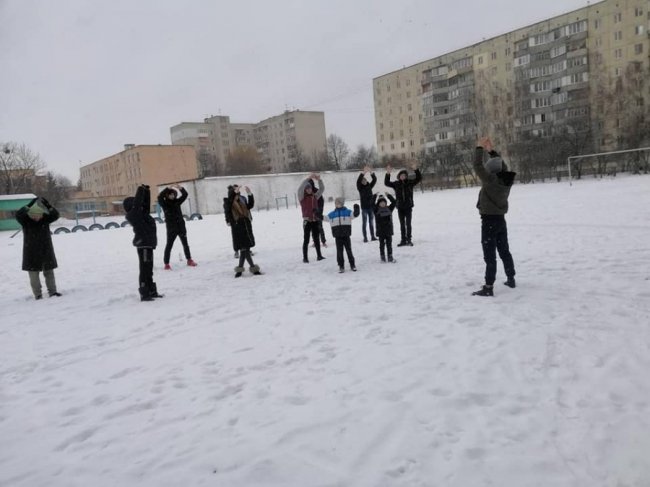 Спортивна зима: лучани вийшли на ранкову руханку. ФОТО