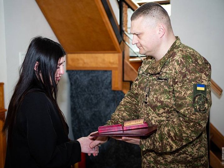 Дружині загиблого нацгвардійця з Волині передали орден чоловіка. ФОТО