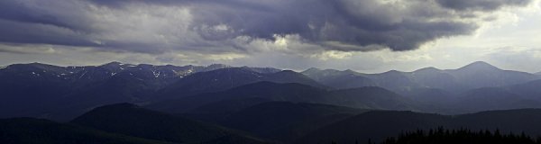 Панорма Чорногорського хребта, Карпати (червень 2011)