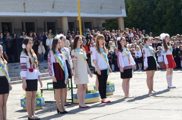 У Луцьку - останній дзвінок для школярів. ФОТО