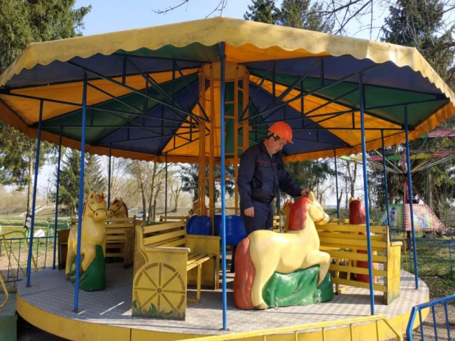 Ескперти перевірили атракціони у луцькому парку: чи готові вони до «покатушок». ФОТО