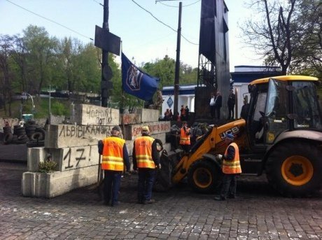У центрі Києва облагородили барикади. ФОТО