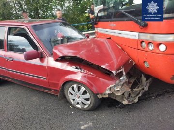 У крові – 6 проміле алкоголю: п'янючий водій легковика врізався в пасажирський автобус на Рівненщині. ФОТО