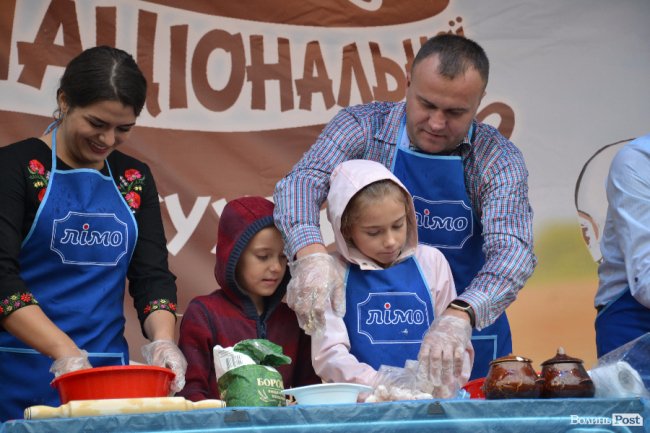 Пісні та вареники: у Луцьку відбувся фестиваль національної кухні. ФОТО