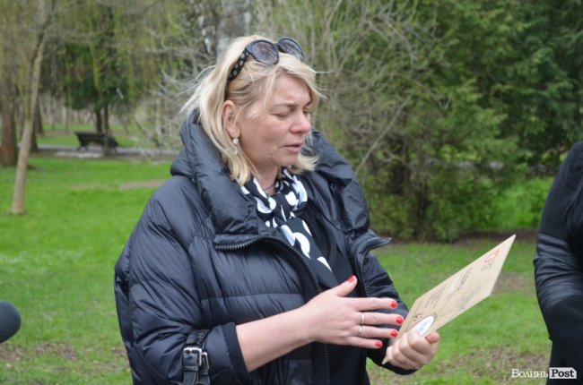 У луцькому парку «оселилися» велетенська риба, кінь і мавки. ФОТО