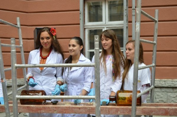 На Прикарпатті гурт грає на стоматологічних інструментах. ФОТО. ВІДЕО