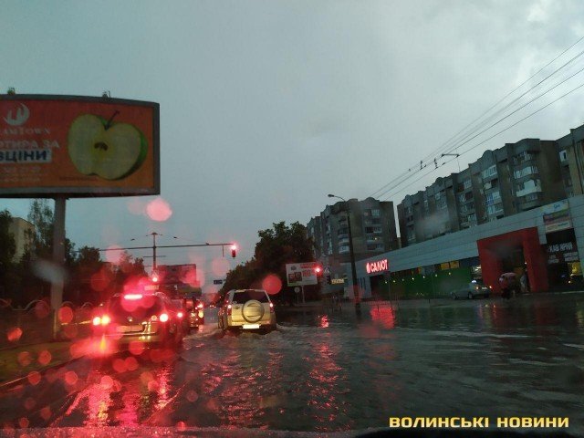 Луцьк – у воді через негоду. ФОТО. ВІДЕО