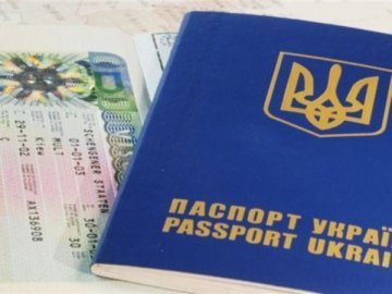 Українці з 1 жовтня не зможуть продовжити дію закордонного паспорта