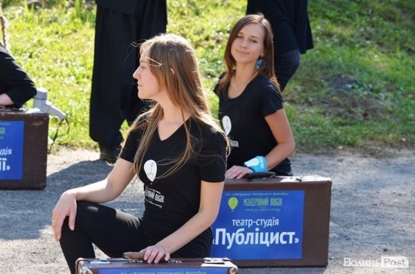 Відкриття театрального фестивалю «Мандрівний вішак - 2016» у Луцьку. ФОТО