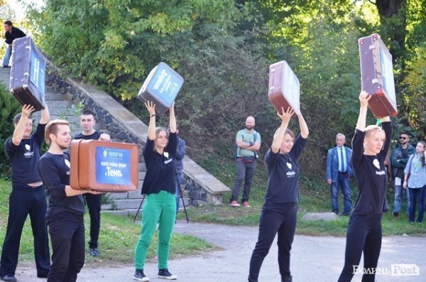 Відкриття театрального фестивалю «Мандрівний вішак - 2016» у Луцьку. ФОТО