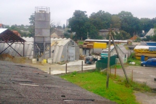 Територія підприємства, де виробляють газоблоки