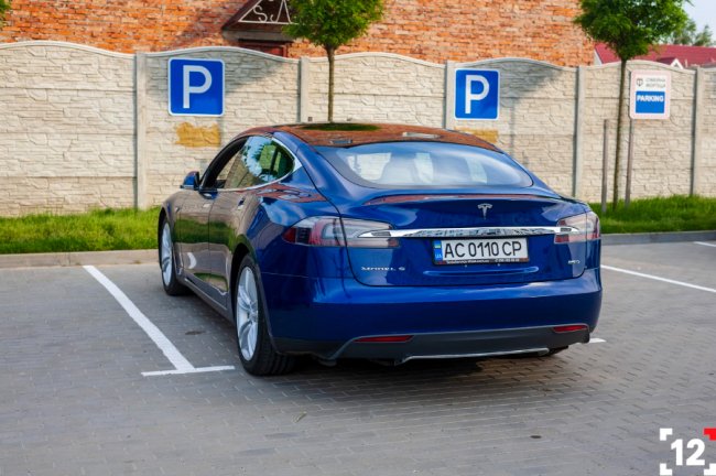 У Луцьку відкривають сервіс з продажу електрокарів «Любе Авто». Тест-драйв Tesla*