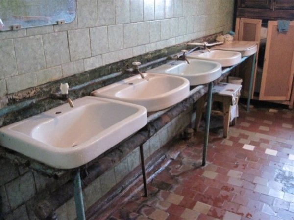 Волинські студенти розповіли про жахливі умови в гуртожитку. ФОТО