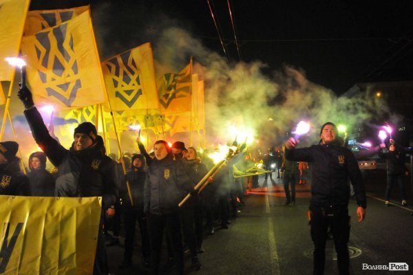 Фаєри, смолоскипи, гасла: Луцьком пройшла хода. ФОТО
