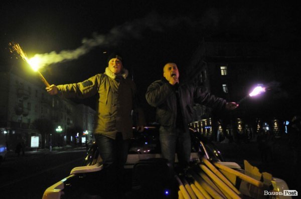 Фаєри, смолоскипи, гасла: Луцьком пройшла хода. ФОТО