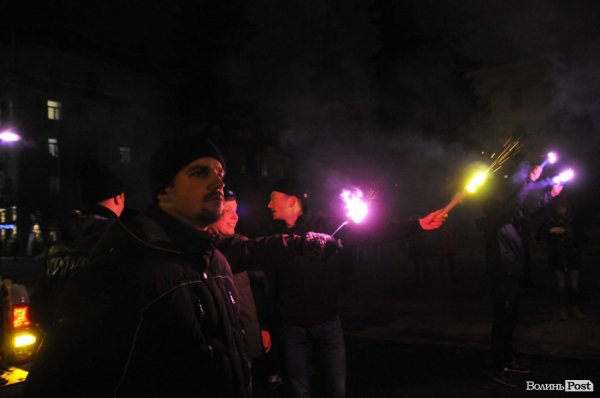 Фаєри, смолоскипи, гасла: Луцьком пройшла хода. ФОТО