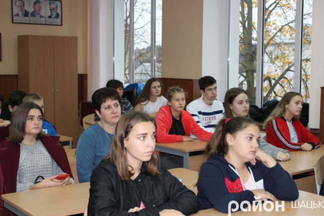 Шацькі школярі вшанували пам'ять героїв Революції Гідності