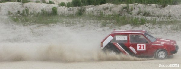 Під Луцьком змагалися автогонщики. ФОТО 