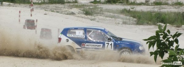 Під Луцьком змагалися автогонщики. ФОТО 