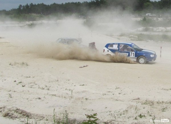 Під Луцьком змагалися автогонщики. ФОТО 