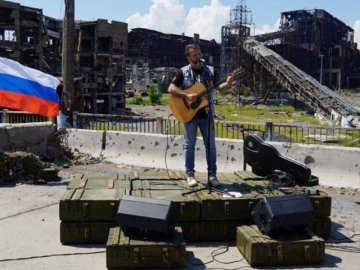 Росіяни влаштували концерт на зруйнованій «Азовсталі»