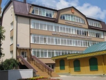 Луцький ЦНАП добудує скандальна фірма 