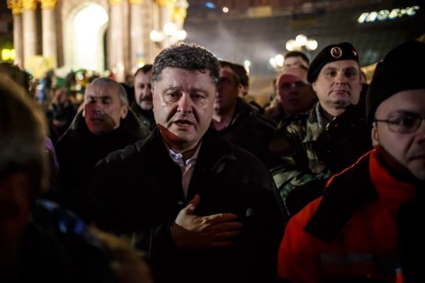 Ніч на Майдані в очікуванні штурму. ФОТО