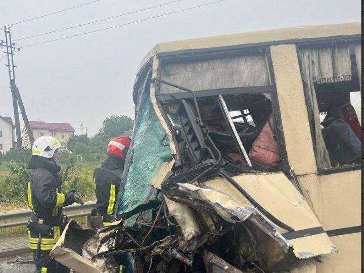 На Львівщині зіткнулись маршрутка та вантажівка: четверо загиблих