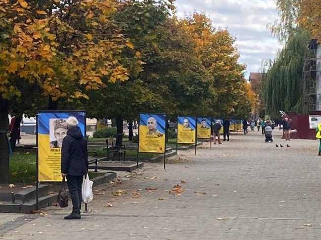 У місті на Волині встановили бігборди зі світлинами загиблих у війні з Росією захисників