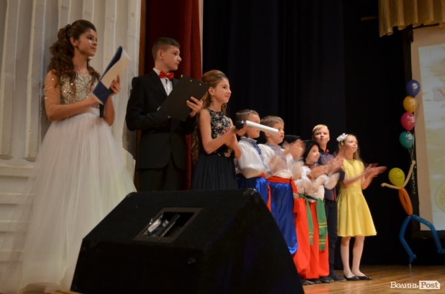 У Луцьку відбувся V міський фестиваль-конкурс двійнят та близнят. ФОТО