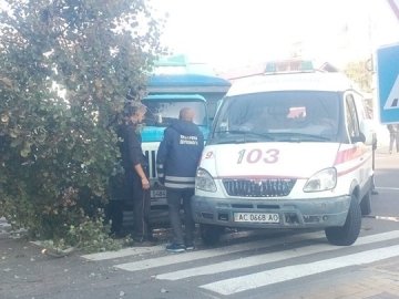У Луцьку зіткнулись «швидка» та вантажівка. ФОТО