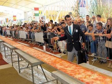 Найбільша в світі піца потрапила до Книги рекордів Гіннеса
