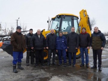 Тергромади Волині отримали 10 екскаваторів